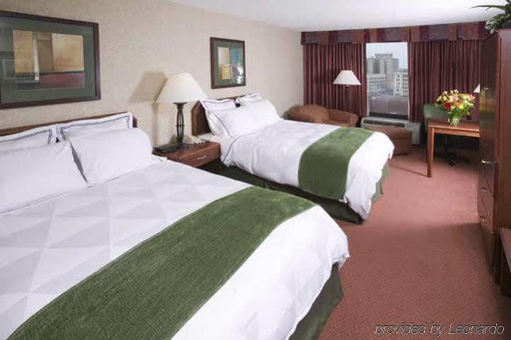 Rodeway Inn Акрън Стая снимка